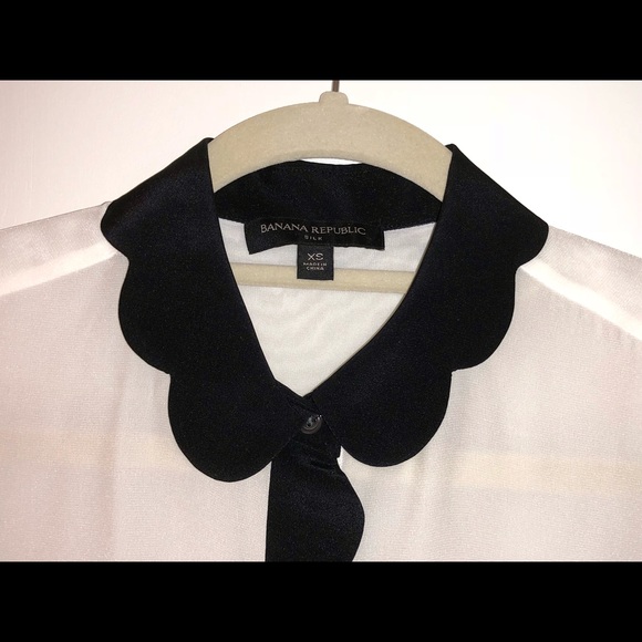 Banana Republic Scalloped White Silk Blouse - Picture 3 of 4